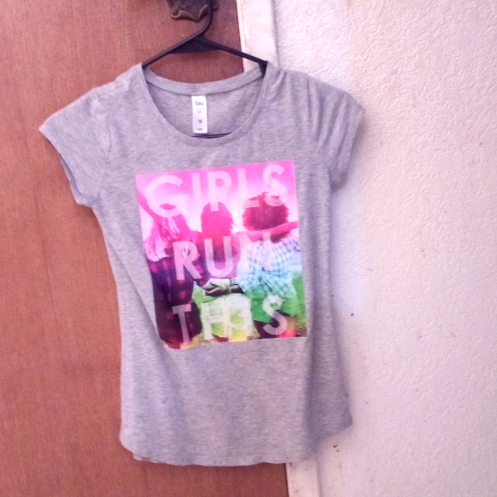 A gray T-shirt